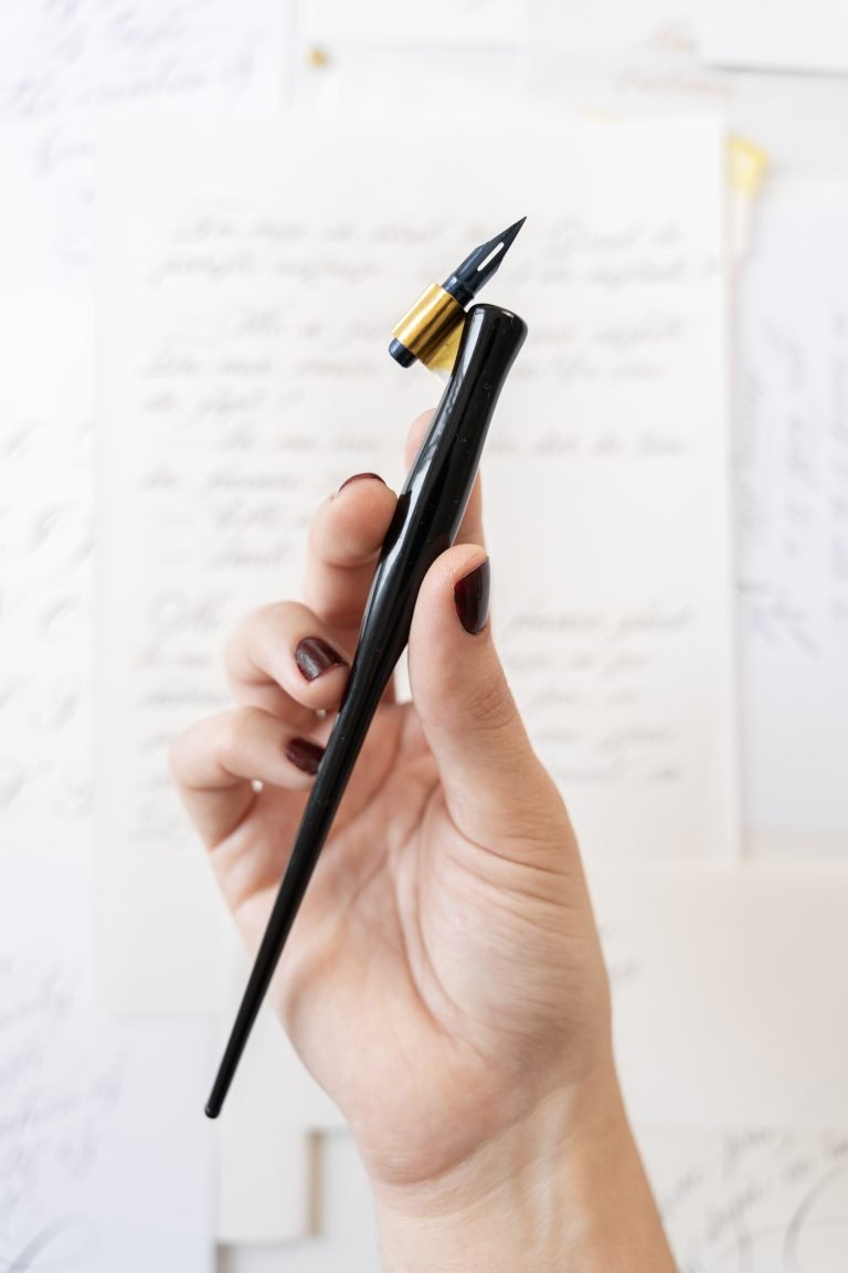 toc negru pentru scrierea caligrafica