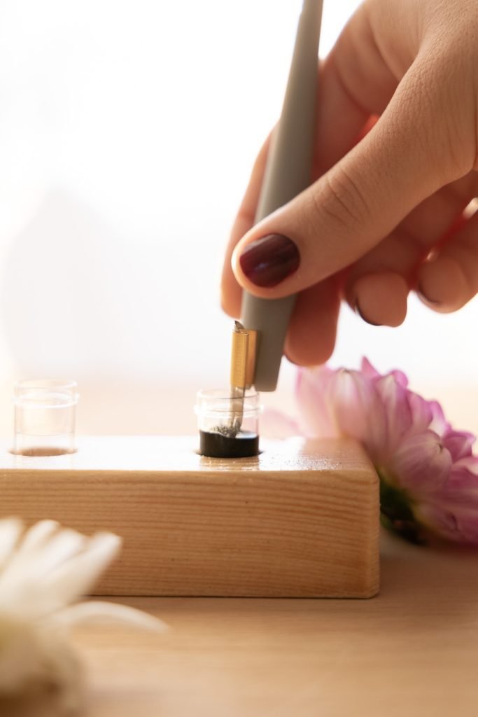 Călimară de Lemn cu Recipiente Mici pentru Caligrafie