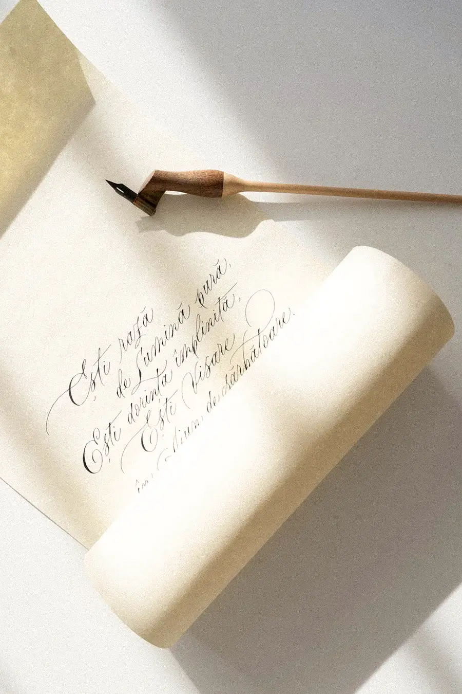 Scrisoare caligrafiată manual pe pergament